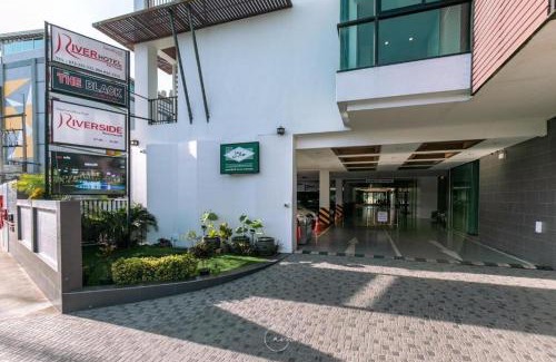 Pattani Hotel | Comfort at River Hotel Pattani with Pool & Restaurant