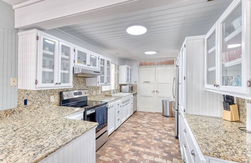Kiln House | River House: 3BR Retreat with Ping Pong & Breakfast
