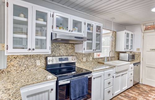 Kiln House | River House: 3BR Retreat with Ping Pong & Breakfast