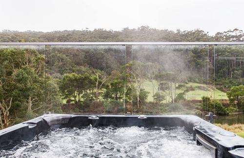 Kennett River House | River House - a stunning riverside retreat