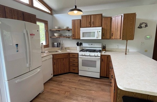 Baldwin House | River House Close to Downtown Baldwin with Large Back Deck