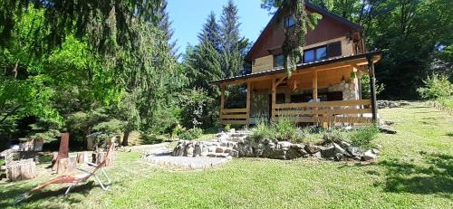 Netretic House | Guest Rated: River House "Green Butterfly" for Families