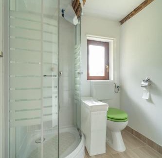 Netretic House | Guest Rated: River House "Green Butterfly" for Families