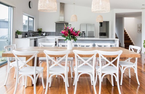 Kennett River House | River House - Idyllic Riverside Retreat with Spa and Pool