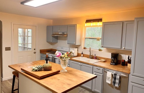 Jasper House | Guest Rated: River House on Blackwater Creek Awaits You