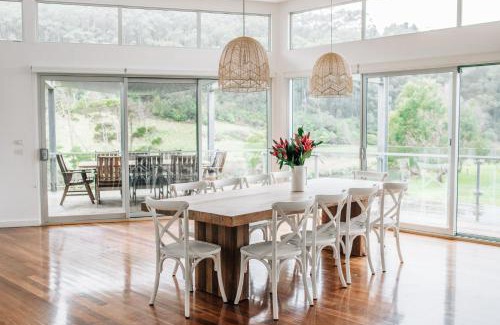 Kennett River House | Experience River House: Oceanfront Retreat with Hot Tub