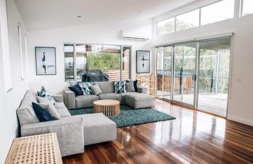 Kennett River House | Experience River House: Oceanfront Retreat with Hot Tub