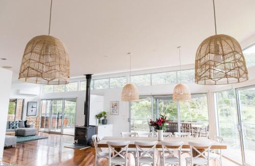 Kennett River House | Experience River House: Oceanfront Retreat with Hot Tub