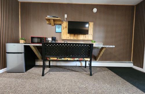 Niagara Falls Hotel | Family-Friendly Stay at Shiva's Travelers Lodge