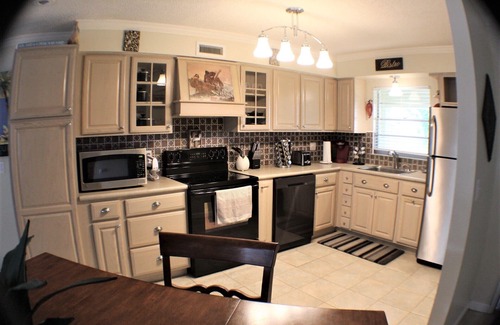 Riverview House | Experience River Jewels and Pearls: Pet Friendly Haven