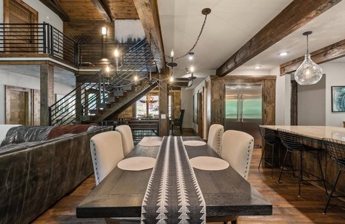 Cherry Log House | Unforgettable Stay at River Joy Lodge - Cherry Log, GA