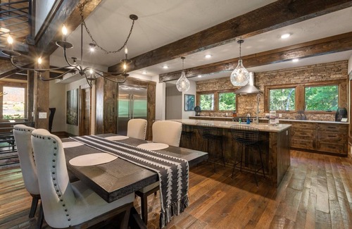 Cherry Log House | Unforgettable Stay at River Joy Lodge - Cherry Log, GA