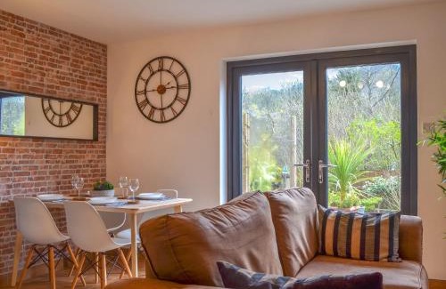 Pentre House | Family-Friendly Retreat at River Lodge Annexe, Rated 9.3/10