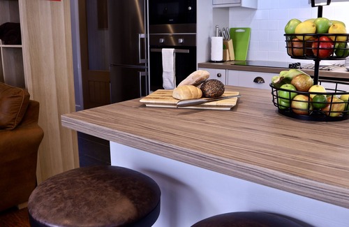 Sutton Hill Apartment | River Mist: Guest Rated 10/10 with Family-Friendly Perks