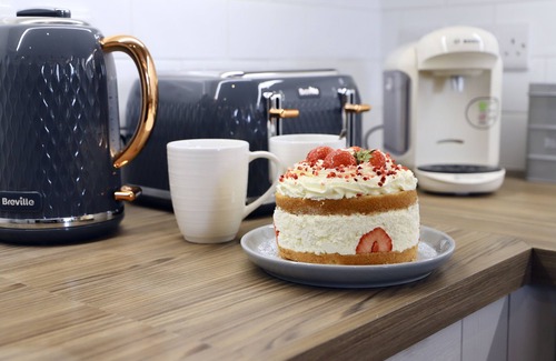 Sutton Hill Apartment | River Mist: Guest Rated 10/10 with Family-Friendly Perks