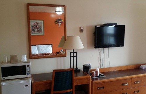 Sturgeon Falls Hotel | Relax at River Mist Inn with Breakfast and Family-Friendly Amenities