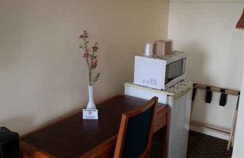 Sturgeon Falls Hotel | Relax at River Mist Inn with Breakfast and Family-Friendly Amenities