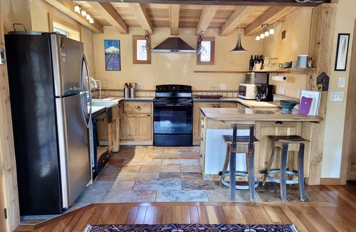 Winthrop House | Serene River Nest: 9.8 Rated Retreat Near Winthrop