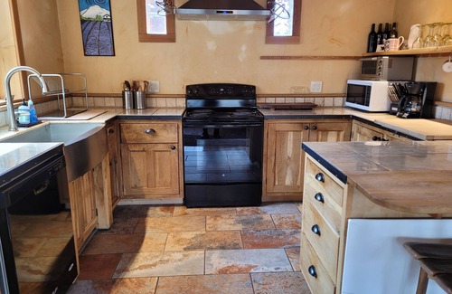 Winthrop House | Serene River Nest: 9.8 Rated Retreat Near Winthrop