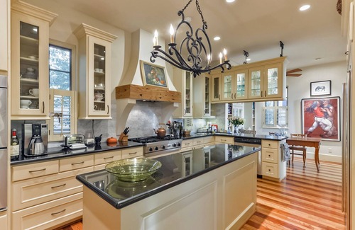 Greenway Plaza-Upper Kirby House | Elegant Patio Home with Private Pool in River Oaks Area