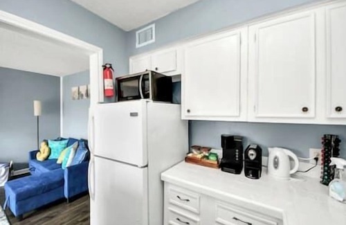 Greenway Plaza-Upper Kirby Apartment | River Oaks Central w/High-Speed WiFi & Walkable