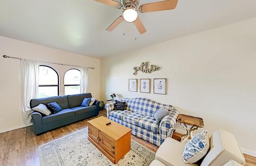 Kingsland House | Exceptional River Oaks Dream: Pet & Child-Friendly Retreat