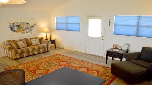Kingsland House | River Oaks R&R: Guest Rated 10/10, Pet & Child Friendly
