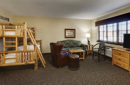 Moline Hotel | Family-Friendly Quad Cities Retreat with River Path Access
