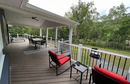 High View House | Scenic River Perch: Private Retreat with Exceptional Amenities