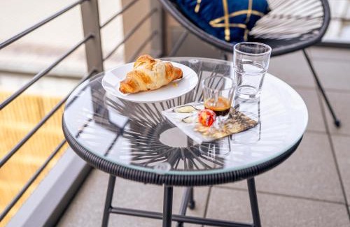 Niedergirmes Apartment | Prime River Studio: Family-Friendly Retreat Near HBF