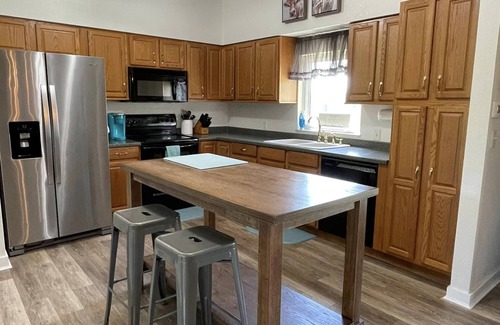 Fedhaven House | Exquisite River Ranch Farmhouse with Family-Friendly Amenities