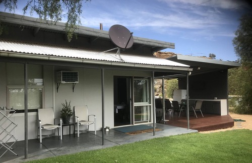Younghusband House | River Respite @ Younghusband Long weekends 3 night minimum : linen provided