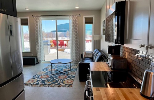 Fairbanks House | River Rest 2: Ideal Riverfront Stay in Prime Town Location