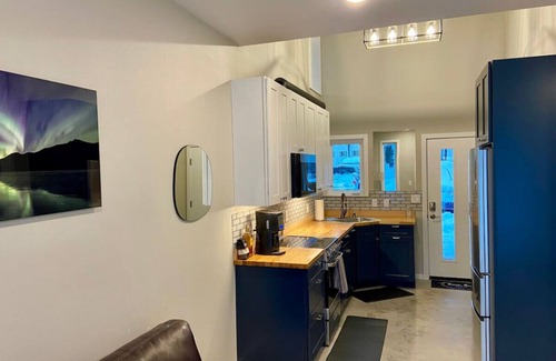 Fairbanks House | River Rest 2: Ideal Riverfront Stay in Prime Town Location