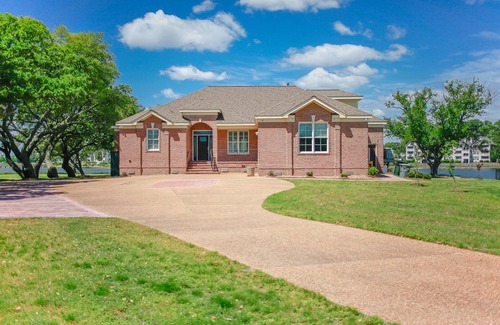 Hampton House | Idyllic River Retreat at Stonehurst with Ocean View & Pool