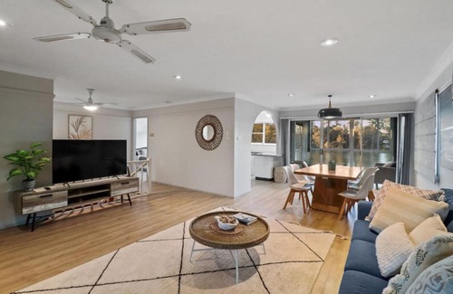 Dora Creek House | River Retreat