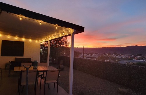 Bullhead City House | Unwind at a Cozy River Retreat with Mountain Views