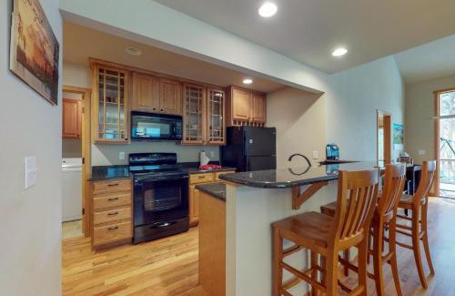 Estes Park Apartment | Inviting River Retreat - Family-Friendly Getaway Awaits