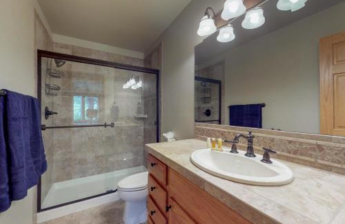 Estes Park Apartment | Inviting River Retreat - Family-Friendly Getaway Awaits