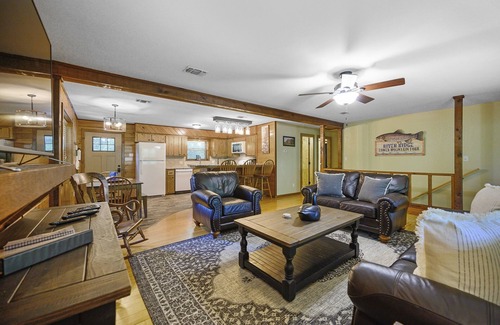 Broken Bow Cabin | Perfect Riverfront Cabin with Game Room and Hot Tub