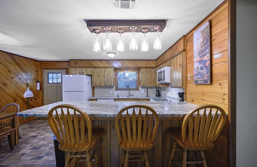 Broken Bow Cabin | Perfect Riverfront Cabin with Game Room and Hot Tub