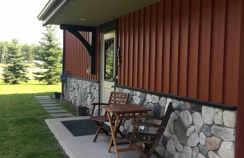 Smithers House | Tranquil River Rock Ranch: Ideal Country Fishing Retreat
