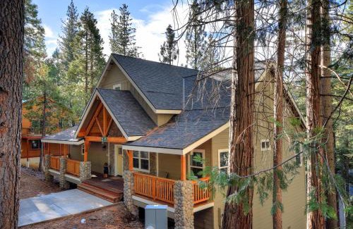 Yosemite West House | Family-Friendly Getaway at River Rock Retreat