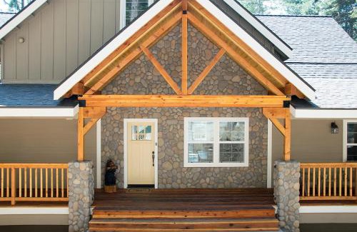 Yosemite West House | Family-Friendly Getaway at River Rock Retreat