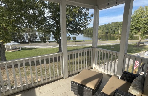 Guntersville House | River Rocks Friends Gather Here