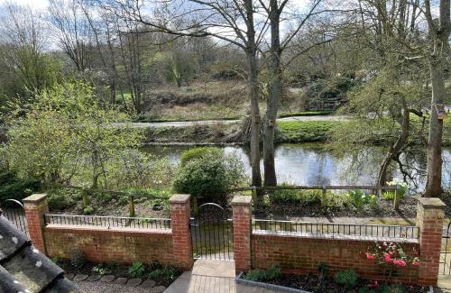 Fakenham House | Unforgettable Stays at River Rose - Rated 10/10 for Families