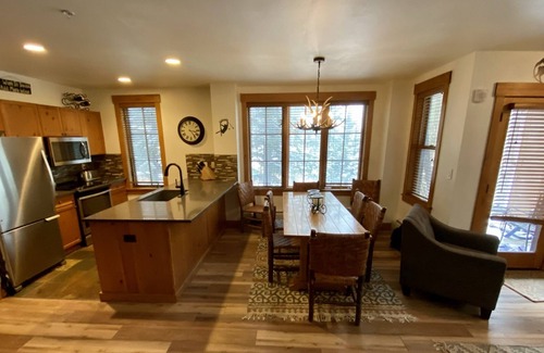 River Run Condo | River Run ~ Close To Gondola ~ Main Level ~ Walk Out To Pool & Hot Tub