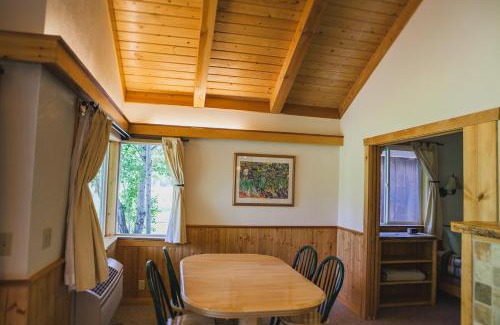 Winthrop Hotel | River Run Inn: Pet Friendly Retreat with Oceanfront Views