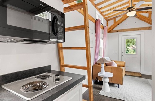 Sylva House | Guest Favorite: River Run Tiny House with Full Kitchen