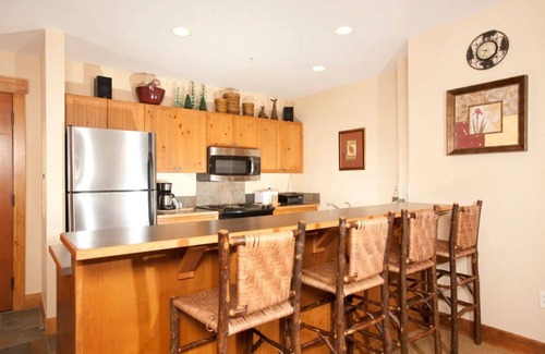River Run Condo | River Run | Inviting 2BR Condo with Pool & Fireplace